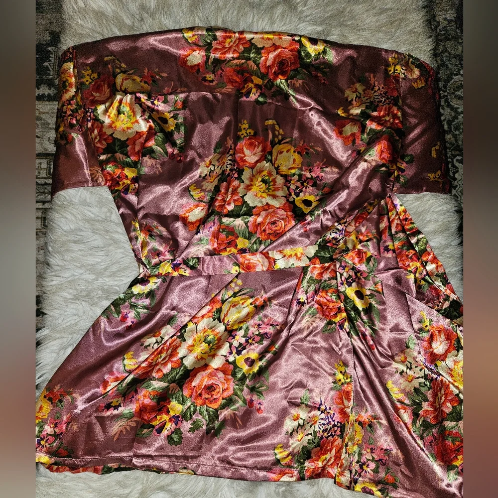 Silky Floral Satin Robe – Mauve Rose Print – One Size Fits Most